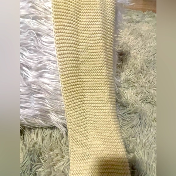 Ivory knitted enclosed scarf - Picture 4 of 9